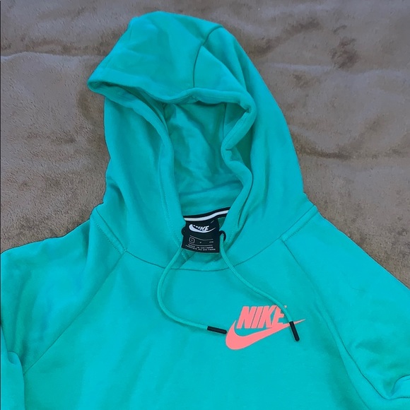 women's light blue nike sweatshirt